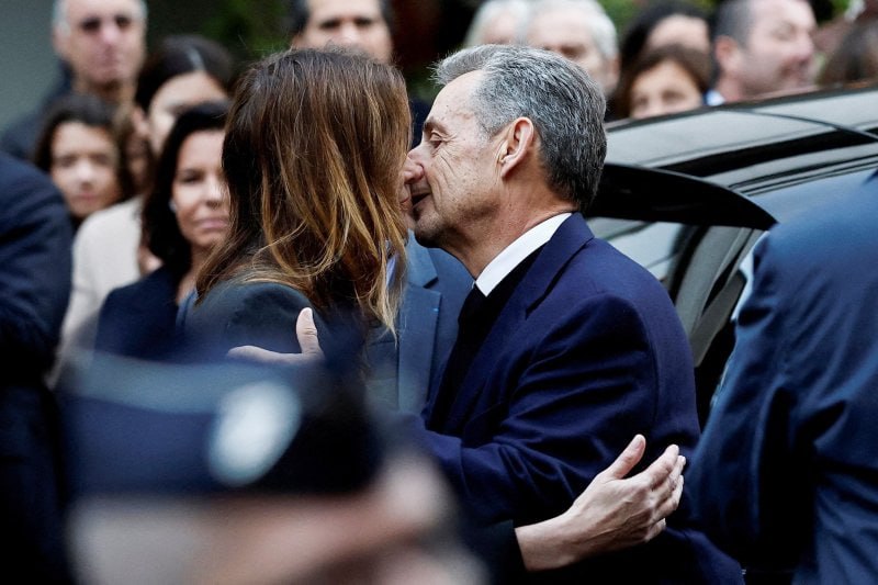 Саркози освободят из тюрьмы ходатайство об этом удовлетворил апелляционный суд Парижа В тюрьму экс президента Франции поместили 21 октября он приговорен к 5 летнему сроку Подписаться на Российскую газету в Читать нас в MAX