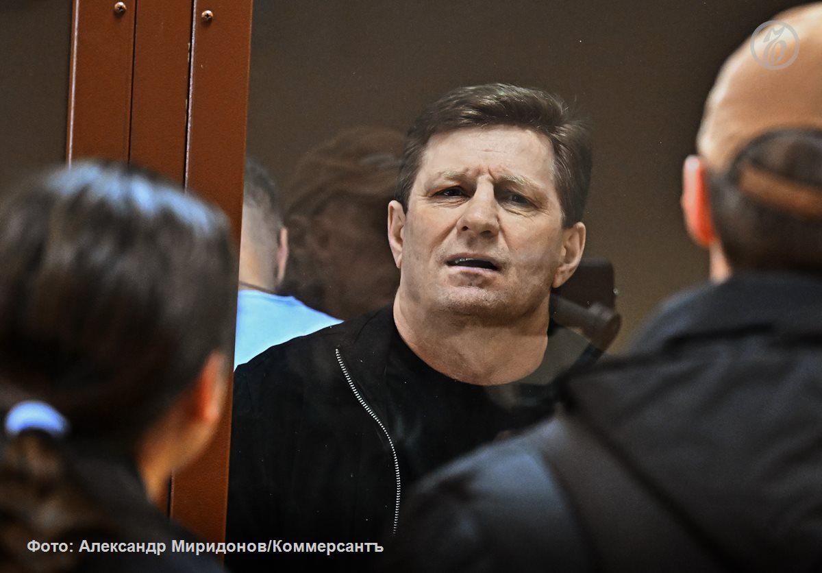 Прокурор просит приговорить бывшего губернатора Хабаровского края Сергея Фургала по второму уголовному делу к 25 годам лишения свободы с учетом первого приговора а также штрафу в 11 млн руб сообщает РИА Новости В феврале 2023 года Сергею Фургалу назначили наказание в виде 22 лет лишения свободы по делу об организации двух убийств и покушении на убийство Второе уголовное дело связано с хищением активов МСП Банка в составе организованной группы Сегодня в Бабушкинском райсуде Москвы начались прения по делу Подписывайтесь на Ъ Оставляйте бусты