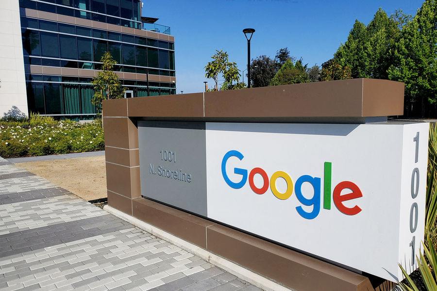Долг компании Google LLC в России вырос до 27,2 млрд рублей, свидетельствует информация ФССП Ранее суд неоднократно штрафовал компанию после выявленных нарушений. В феврале долг компании составлял более 21,5 миллиарда.