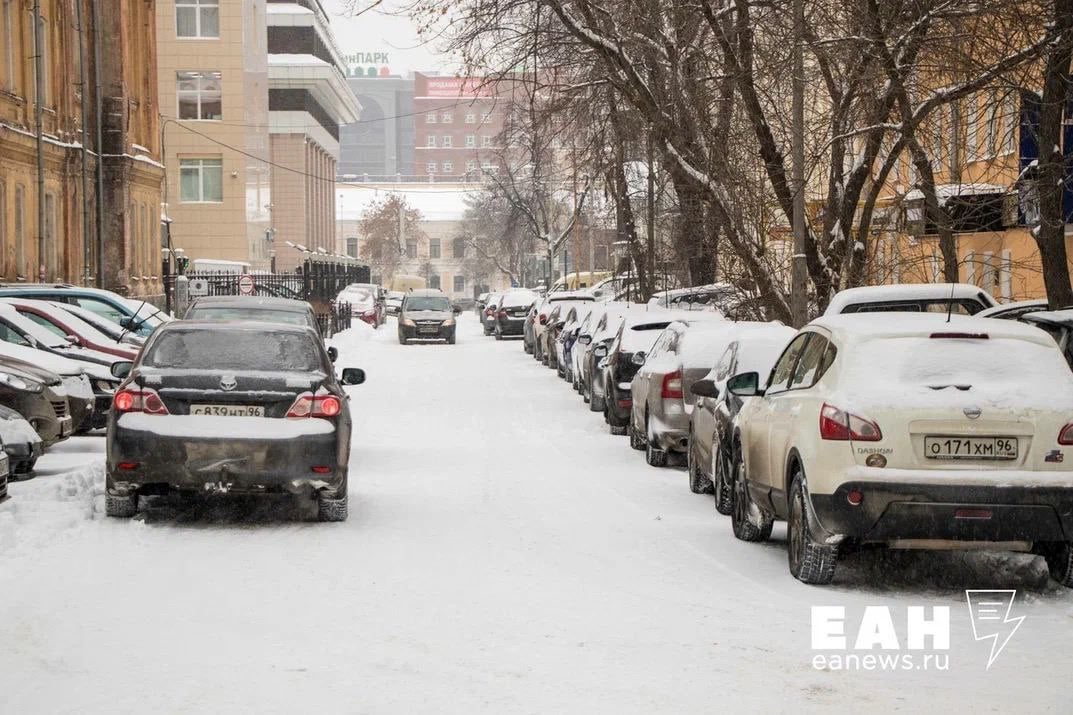 С 29 декабря по 8 января в Екатеринбурге будет бесплатная парковка  — Это такой новогодний подарок жителям и гостям города, — отмечает глава города Алексей Орлов.