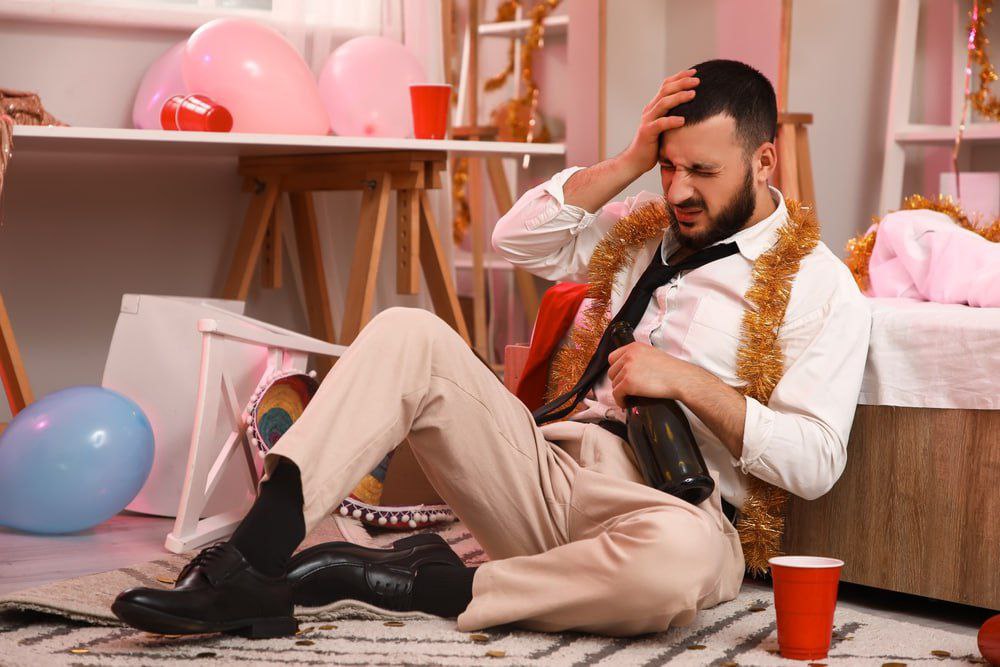 Продолжаем хроники восстановления от праздников число обращений к наркологам выросло на треть Число вызовов наркологов на дом с запросами о выводе из запоя и помощи при похмелье на треть выросло после новогодних праздников Также откапку вызывали в последние дни каникул По словам наркологов пик приходится на первые 15 дней года newsEconomics