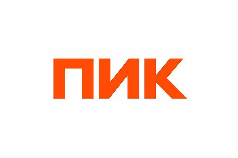 Совет директоров ПИКа утвердил утвердил новую редакцию дивидендной политики не менее 15 от скорректированной чистой прибыли по МСФО Но при условии если например отношение чистого корпоративного долга без учета вычета остатков на счетах эскроу к скорректированной EBITDA превышает 3х Кроме того ПИК может принять решение о нецелесообразности выплаты дивидендов в случаях если покрытие задолженности по проектному финансированию на эскроу счетах составляет менее 85 В октябре 2025 го застройщик отменил предыдущую дивидендную политику не менее 30 от скорректированной чистой прибыли заявив что отказывается от распределения прибыли на неограниченный срок Напомним в последний раз ПИК платил дивиденды в 2021 году 22 51 рубля на акцию за 2020 год и еще 22 92 рубля на акцию за I кв 2021 го в общей сложности около 30 млрд рублей