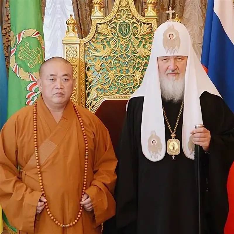 Настоятель монастыря Шаолинь Ши Юнсинь находится под следствием по подозрению в совершении уголовных преступлений и наличии внебрачного ребёнка. Китайский монастырь Шаолинь подтвердил, что настоятель Ши Юнсинь подозревается в совершении уголовных преступлений, а также в длительных отношениях с несколькими женщинами и наличии внебрачного ребёнка. В отношении него ведётся совместное расследование несколькими ведомствами. Настоятель монастыря Шаолинь Ши Юнсинь находится под следствием по подозрению в совершении уголовных преступлений и наличии внебрачного ребёнка. 14 минут назад Международный центр Просмотр Храм Шаолинь Ши Юнсинь Чжэнчжоу, 27-е место Китайский монастырь Шаолинь подтвердил, что настоятель Ши Юнсинь подозревается в совершении уголовных преступлений, а также в длительных отношениях с несколькими женщинами и наличии внебрачного ребёнка. В отношении него ведётся совместное расследование несколькими ведомствами. Управление монастыря Шаолинь сегодня вечером объявило в своём официальном аккаунте в WeChat, что Ши Юнсинь подозревается в хищении средств проекта и имущества храма, что является серьёзным нарушением буддийских заповедей. Информация о ситуации будет своевременно доведена до сведения общественности.