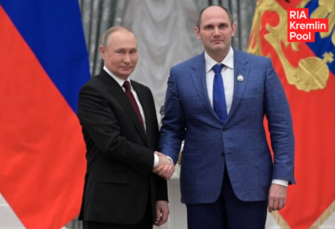 Путин наградил знаком отличия За наставничество Михаила Рахлина сына своего тренера по дзюдо Анатолия Рахлина