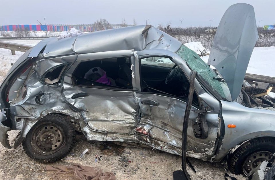 Четыре человека пострадали в ДТП на трассе в Новоусманском районе Авария произошла накануне днём 21 января По данным полиции 19 летний водитель Lada Kalina во время движения выехал на встречную полосу Там он врезался в Renault Logan под управлением 69 летнего мужчины В ДТП травмы получили оба водителя а также 19 летняя пассажирка отечественного автомобиля и 66 летняя женщина находившаяся в салоне иномарки Всех пострадавших доставили в больницу   vrn aif ru incidents crash pri lobovom stolknovenii legkovushek pod voronezhem postradali 4 cheloveka aifvrn