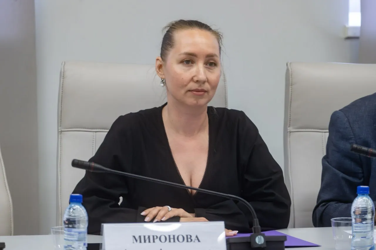 Депутат краевого Заксобрания Алена Миронова сложила свои полномочия Из парламента она уходит по собственному желанию Решение поддержали краевые депутаты на сессии 16 апреля Алена Миронова переходит на работу в региональное правительство Фото sobranieinfo eniseytv