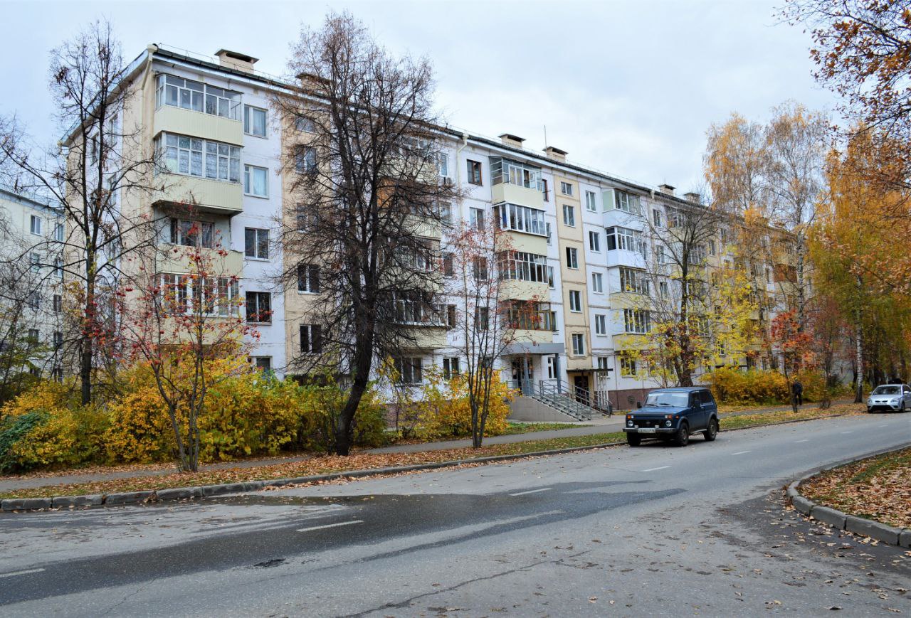 Включенные в КРТ хрущевки будут расселять в пределах их МО и смежных с ним муниципалитетов Законопроект приняло ЗакС С письменного соглашения собственника ему может предоставляться жилье и в других местах в Петербурге Хрущевки в которых не были проведены общие собрания собственников о включении в КРТ в программу включаться не будут Подписывайтесь на наш канал в МАХ agregiruem