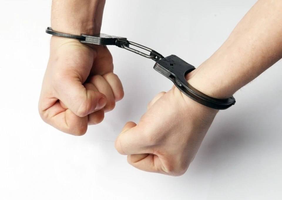 В Бердянске задержали мужчину за незаконное хранение наркотиков В его доме нашли два пакета и два свертка с семенами конопли. Полицейские проверяли информацию о возможном хранении наркотиков и обнаружили их. Задержанный заявил, что собрал коноплю на своем земельном участке в 2024 году для личного употребления, без намерения сбыта. Изъятые вещества направлены на экспертизу. Срочно Бердянск‼ Наш бот