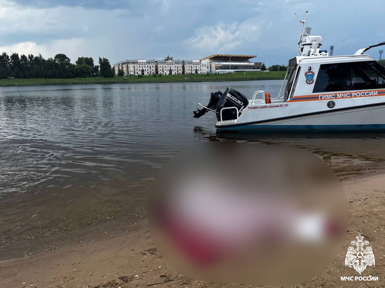 Утонула девочка Сотрудниками аварийно-спасательной службы региона из акватории реки Волга в Твери извлечено тело несовершеннолетней и передано сотрудникам полиции. В Заволжском межрайонном следственном отделе города Тверь проводится проверка по факту гибели малолетней. На месте происшествия работает следователь. Пилот Подписаться #следственный_комитет #утонул_человек