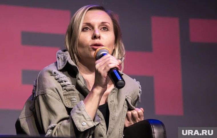 Екатеринбургскую актрису Яну Троянову заочно приговорили к 8 годам колонии Ранее мы писали что московский суд заочно арестовал актрису за возбуждение ненависти публичные призывы к терроризму и уклонение от обязанностей иноагента а теперь ей вынесли приговор 8 лет колонии общего режима Также суд запретил ей на 4 года заниматься деятельностью связанной с администрированием сайтов и каналов в интернете Решение еще не вступило в законную силу Подробнее о том кто такая Троянова в материале URA RU Яна Троянова признана иноагентом внесена Росфинмониторингом в список террористов и экстремистов Подписаться Дать буст