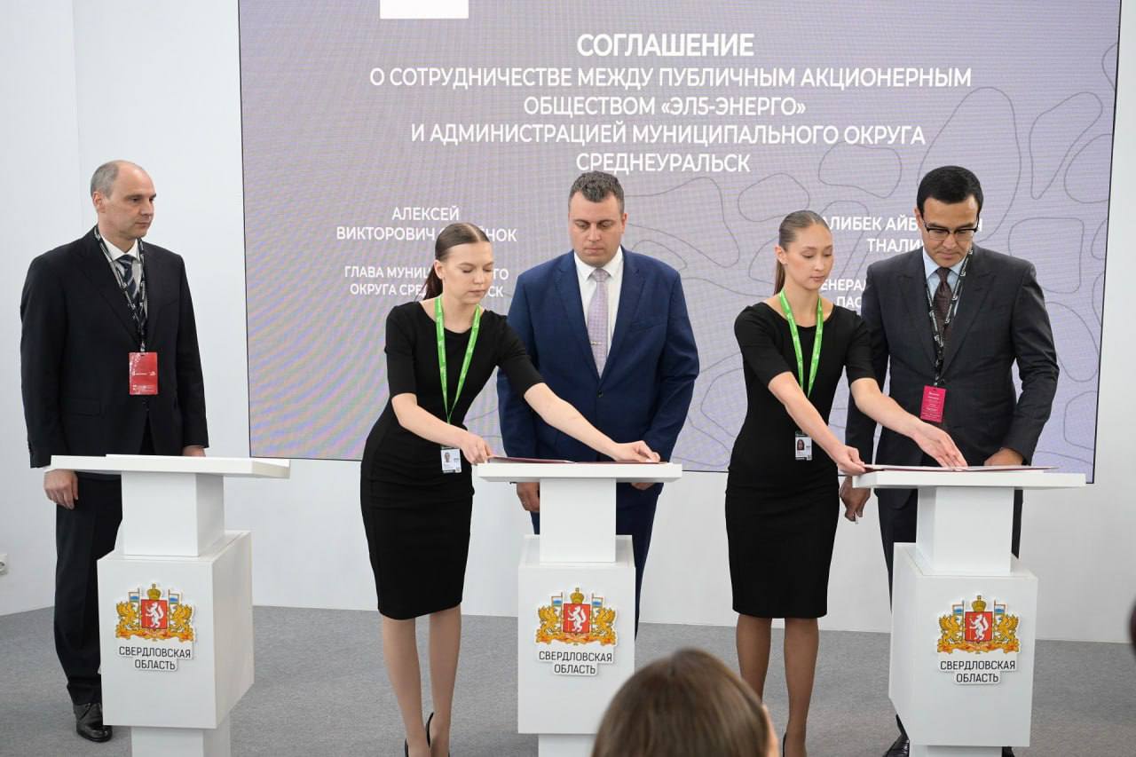 1 2 3 Участие в подписании двух соглашений, направленных на создание рабочих мест и повышение качества жизни в Свердловской области, принял участие глава региона Денис Паслер Первое соглашение расширяет сферы сотрудничества региона с объединениями работодателей. Особое внимание будет уделено содействию в трудоустройстве и социальной адаптации ветеранов СВО. Второе соглашение позволит развивать соцпроекты в Среднеуральске - это улучшение инфраструктуры, благоустройство. Среди планов — проект восстановления средне-специального образовательного учреждения. Свердловский пул