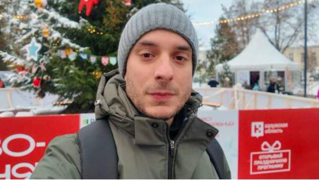 Получивший российское гражданство итальянский журналист Андреа Лучиди депортирован из Турции в Италию Напомним что ранее он был задержан в Стамбуле после того как встретился с юристами которые дали ему информацию об одном из видов турецких тюрем Опасаемся что в Италии его неприятности могут не закончиться Объективная и честная журналистская работа на Донбассе которую делал Лучиди на его исторической родине явно не приветствуется