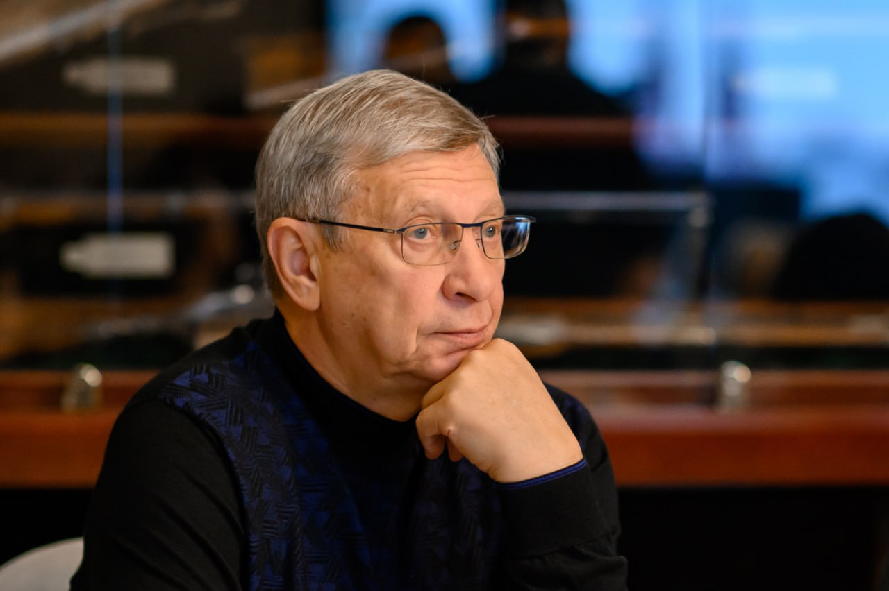 Евтушенков АФК Система пока не планирует пересматривать свою дивполитику Интерфакс Он затруднился сказать видит ли АФК возможности для выплаты дивидендов по итогам 2025 года smartlab news i 162976 AFKS