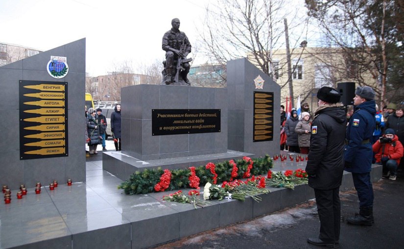 Пять памятников участникам СВО установили на Камчатке за последние два года В этом году ещё четыре мемориала появятся в сёлах и посёлках региона С 2024 года в регионе установлено пять мемориальных комплексов, посвящённых ветеранам боевых действий: два в Елизовском округе, один в Петропавловске-Камчатском и по одному в Тигильском и Усть-Камчатском округах. Подробности по ссылке: