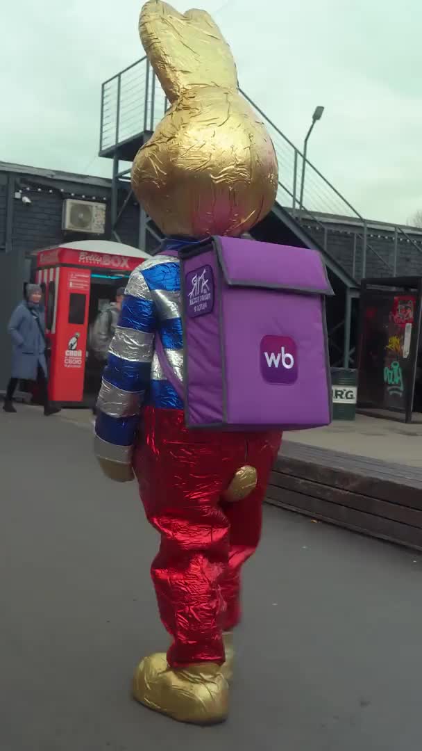 Зайцы-курьеры Wildberries радуют покупателей в столице