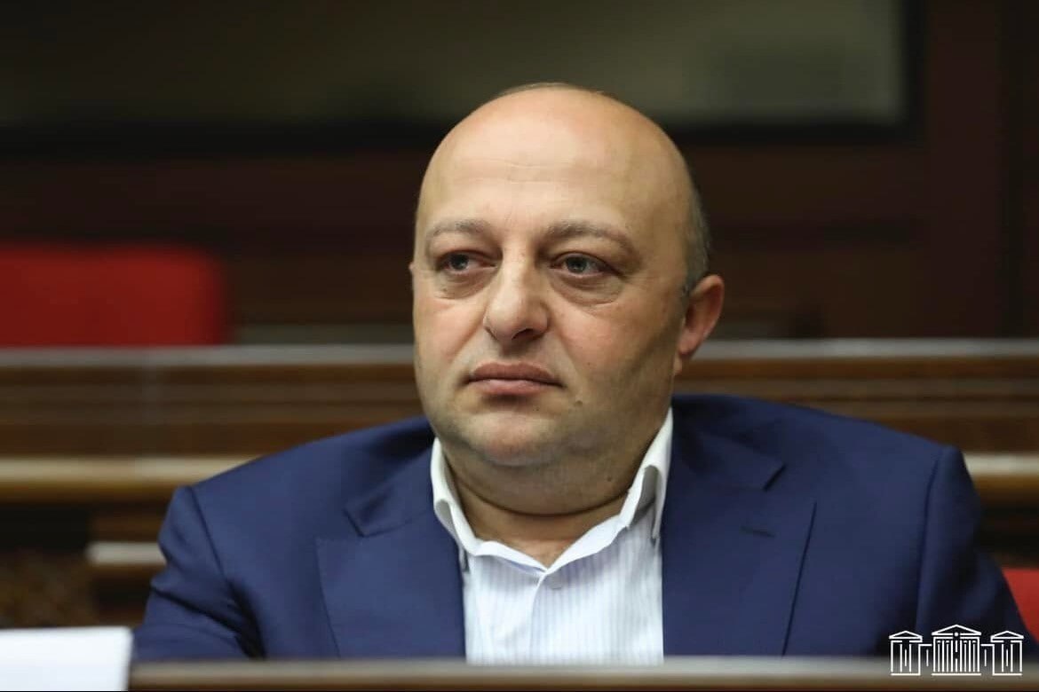 Генеральная прокуратура Республики Армения представила ходатайство председателю Национального Собрания Алену Симоняну о даче согласия на возбуждение публичного уголовного преследования в отношении депутата фракции «Армения» Артура Саргсяна. 18 марта 2025 года в главное управление по расследованию преступлений против государства, основ конституционного строя и общественной безопасности Следственного комитета Республики Армения поступило от СНБ сообщение, в котором указано, что Вазген Петросович Галстанян, Артур Лаврентьевич Саргсян, Мовсес Рубенович Шарбатян, Айк Самвелович Шахназарян, Тигран Вагеевич Топалян, Игорь Тадевосович Саргсян и другие лица по предварительному сговору в период с июля 2024 года по 14 марта 2025 года готовились к совершению акта терроризма и захвата власти.