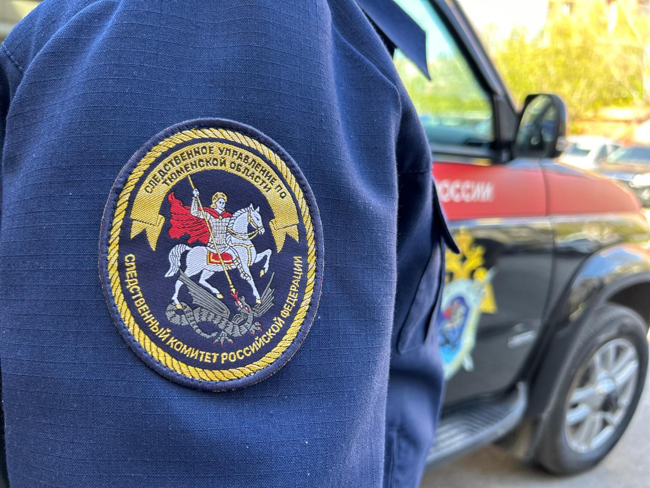 В Тюмени вынесен приговор  бывшему руководителю предприятия, признанному виновным в совершении коррупционного преступления  Следствием и судом установлено, что в декабре 2024 года, осужденный, будучи руководителем предприятия, получил от своего подчиненного взятку в размере 200 тысяч рублей за бездействие и отсутствие контроля за исполнением договора подряда с одной из организаций,где завышались объемы поставляемой транспортировочной тары  поддонов  и допускались нарушения сроков их поставки.  В ходе предварительного следствия по уголовному делу на имущество осужденного  наложен арест  общей  стоимостью 1, 9 млн руб.  Приговором суда виновному  назначено  наказание в виде лишения свободы на срок 3 года 6 месяцев с отбыванием в исправительной колонии строгого режима со штрафом в размере пятикратной суммы взятки - 1 млн рублей. Также суд взыскал с подсудимого предмет взятки - 200 тыс. рублей.