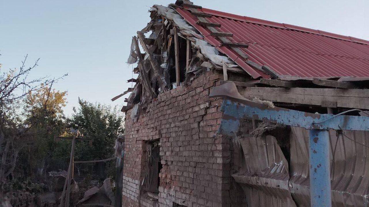 В Белгородской области за прошедшие сутки пострадали 12 человек, 4 из них госпитализированы   По десяти районам области было выпущено 122 снаряда, а также 55 беспилотников атаковали регион.   В пятницу повреждения выявлены в девяти частных домах, трёх производственных зданиях, двух резервуарах, пилораме, 16 транспортных средствах и на территории сельхозпредприятия.    31 онлайн - подписаться