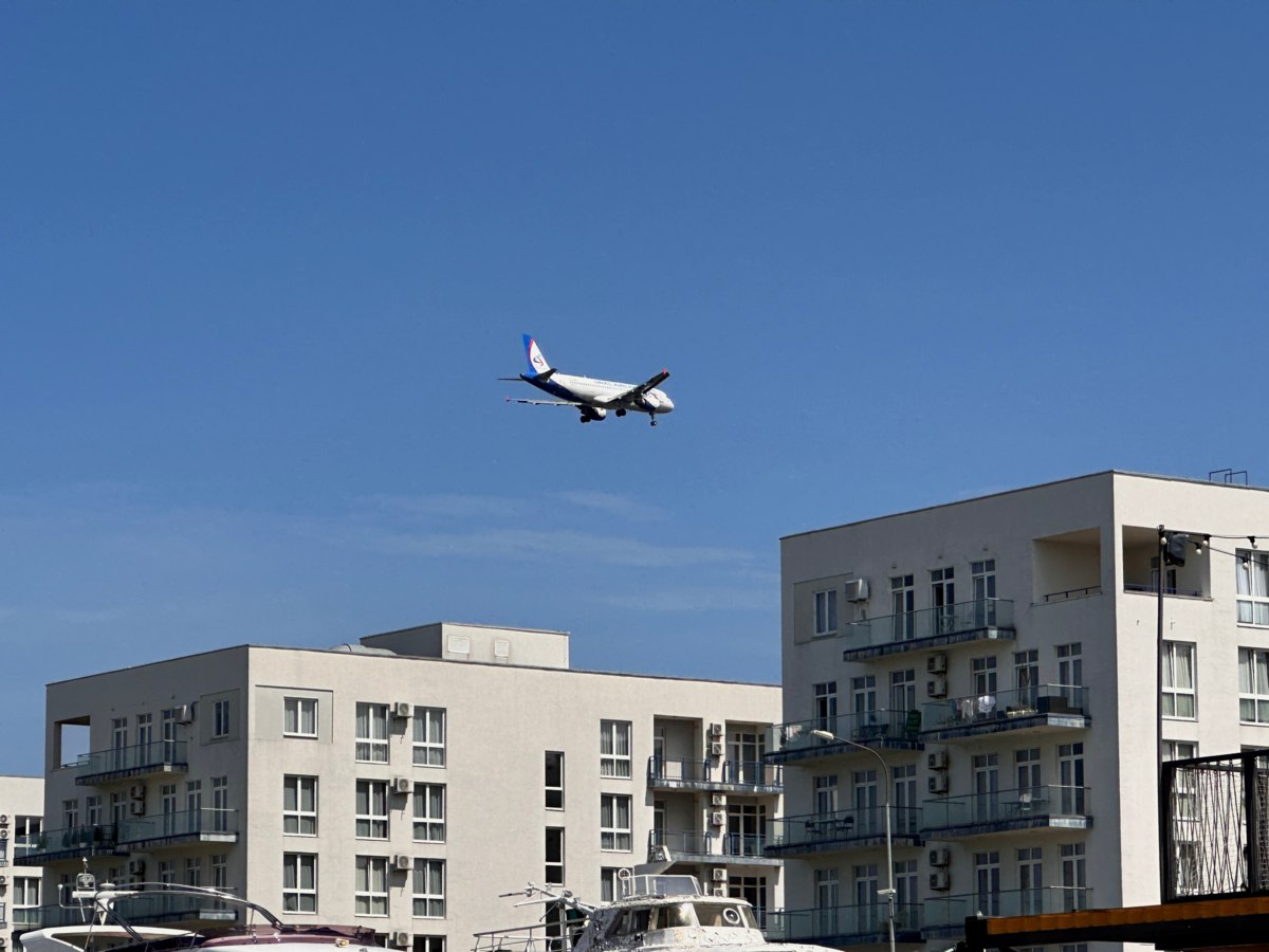 Авиакомпания Utair будет выполнять полеты из Сургута и Тюмени в Геленджик Авиакомпания планирует возобновить рейсы в Геленджик с 28 июля 2025 года. ℹ Из Москвы — трижды в неделю пн, вт, пт до 30 сентября, ℹ Из Сургута — по средам с 30 июля по 22 октября, ℹ Из Тюмени — по субботам с 2 августа по 27 сентября.