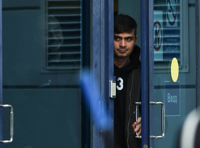 Состав Авангарда пополнил нападающий Кирилл Пилипенко Омский хоккейный клуб подписал контракт с 29 летним хоккеистом до 31 мая 2026 года Пилипенко бронзовый призер чемпионата МХЛ 2013 чемпион ВХЛ и обладатель Кубка Братины 2017 В КХЛ нападающий провел 290 игр в которых набрал 205 103 102 очков Последние пять сезонов играл в череповецкой Северстали где являлся одним из лидеров команды В составе омского Авангарда хоккеист будет выступать под номером 23 Как отметил генеральный менеджер ХК Авангард Алексей Сопин новый игрок присоединится к команде уже завтра но дату выхода на лед определят тренеры Фото ХК Северсталь Омск путеводитель в MAX