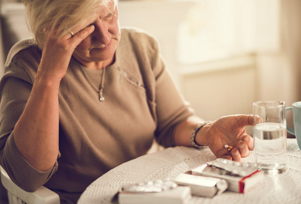 В России хотят заморозить цены на жизненно важные лекарства до 2027 года По словам депутатов их покупают ветераны участники спецоперации пенсионеры инвалиды люди с хроническими заболеваниями Поэтому резкое повышение цен пусть даже на небольшой процент может ухудшить их финансовое положение приведет к снижению доступности лечения Уточянется что законопроект внесут на рассмотрение в Госдуму Согласны с инициативой Подписаться на truekpru Читать нас в MAX