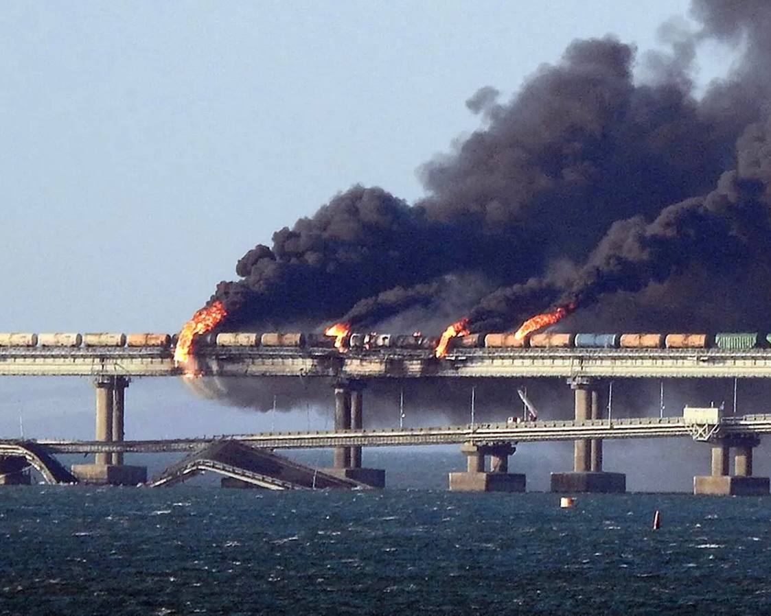 ФСБ задержала 22 летнего севастопольца призывавшего к ракетному удару по Крымскому мосту и резиденции президента России а также призывал к насильственным действиям против граждан России и оправдывал действия ВСУ в Курской области По данным УФСБ по Крыму и Севастополю возбуждено уголовное дело по статьям о публичных призывах к террористической и экстремистской деятельности