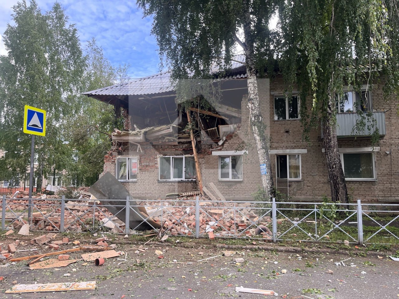 В Новосибирской области прогремел взрыв в жилом доме. ЧП произошло в двухэтажном здании в посёлке Красный Яр. По предварительным данным, причиной стал взрыв бытового газа, сообщили в МЧС по региону. МАХ Отправить новость