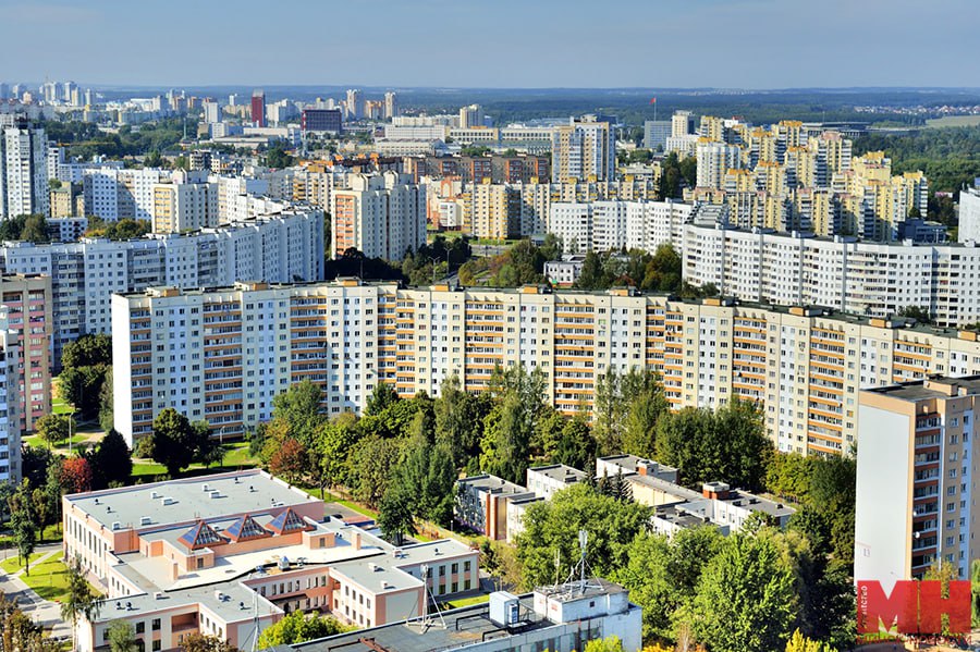 Цены на недвижимость в Минске продолжат расти: прогноз риелтора на 2025 год. Стоимость жилья в Минске уверенно ползет вверх — как на вторичке, так и в новостройках. С февраля 2024 года квадрат подорожал в среднем на 15–18 %. Сейчас 1 м² в однушке на вторичном рынке стоит около $1 884, а в новостройках — от $1 800 до $2 300. «Минск-Новости» MINSKNEWS.BY Telegram Viber FB VK Inst TikTok YouTube