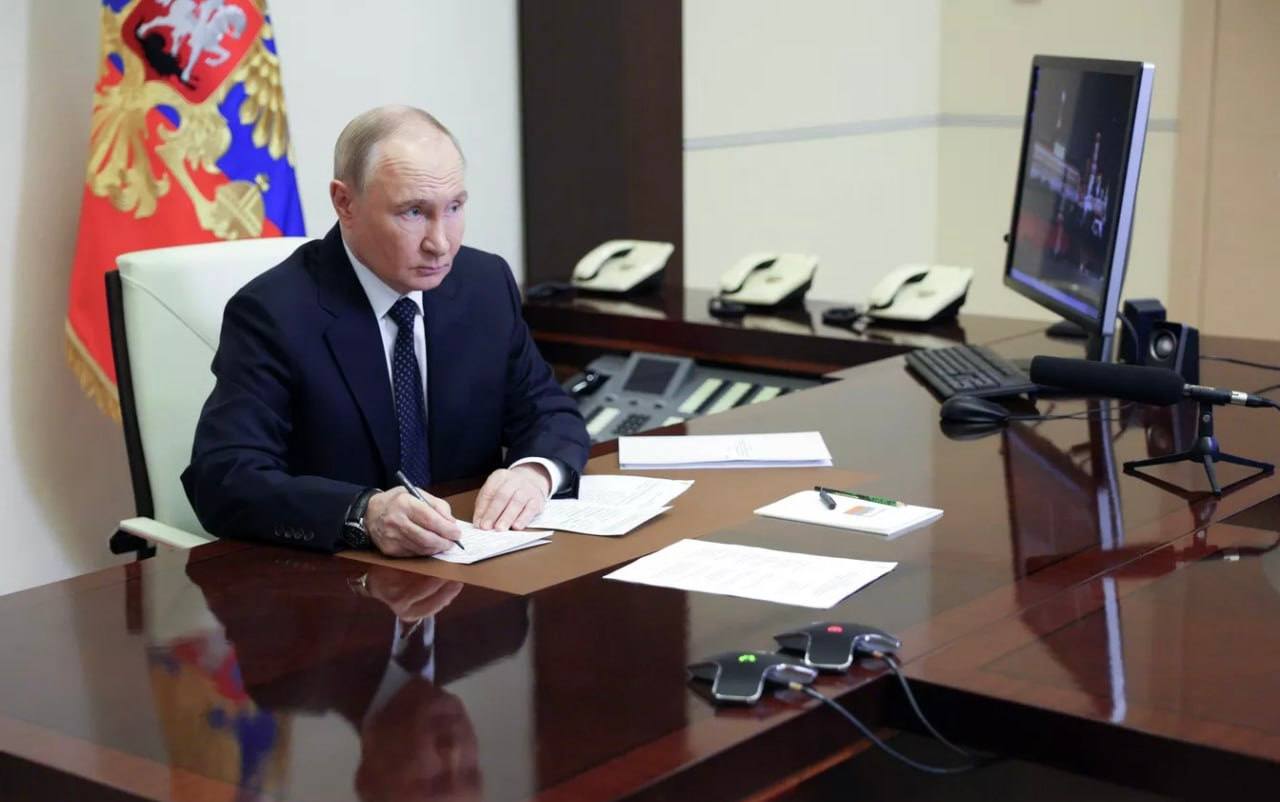 Завтра президент Владимир Путин проведет заседание Совета по стратегическому развитию и нацпроектам, анонсировал Кремль. Основная тема — запуск новых нацпроектов, направленных на достижение национальных целей развития России на период до 2030 года и на перспективу до 2036.    С докладами выступят премьер-министр Михаил Мишустин, первый вице-премьер Денис Мантуров и вице-премьер Виталий Савельев.