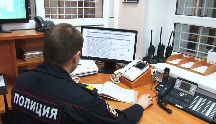 В Калужской области хотят учредить премии для правоохранителей Об этом сообщил губернатор Владислав Шапша В наших планах учредить 25 премий для сотрудников которые отличились добросовестной службой в своих подразделениях Лучший участковый Лучший следователь Лучший сотрудник патрульно постовой службы полиции и другие Сохранить опытный и ответственный личный состав важнейшая задача Уверен что дополнительный материальный стимул для лучших сотрудников станет одной из действенных мер написал он