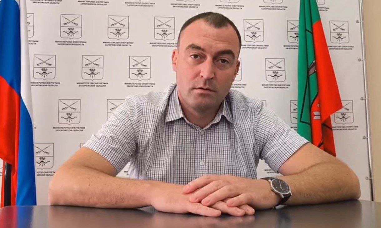 За последний месяц зафиксировано 87 случаев обстрела объектов электроэнергетики Запорожья  Об этом сообщил первый замминистра энергетики Запорожской области Алексей Москаленко. В настоящий момент энергосети работают в условиях максимального летнего потребления. Высокая нагрузка и активное использование бытового оборудования дополнительно усугубляют параметры сети.   Энергетики Запорожской области трудятся круглосуточно, чтобы восстановить стабильную работу системы. Однако не все повреждения очевидны, и исключить их влияние на потребителей полностью невозможно:  Энергетики, электросетевые компании, такие как Россети, такие как ЮЗЭСК, которые занимаются обслуживанием и эксплуатацией электро-сетевого комплекса на территории области, ежедневно 24 на 7 устраняют последствия незаконных вмешательств.  Украина.ру — подписаться и знать больше