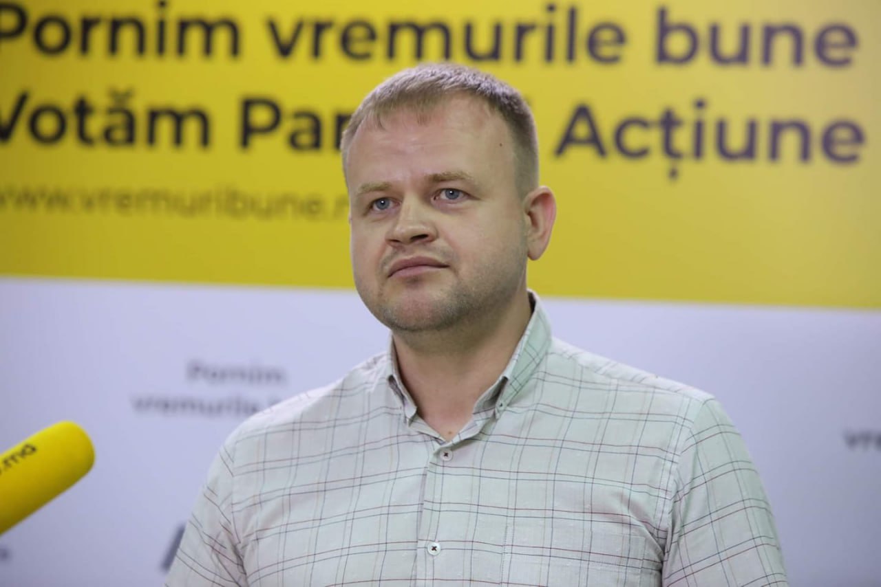 Роман Рошка — новый вице‑премьер и политический представитель Молдовы на молдо‑приднестровских переговорах Молдавские СМИ сообщают, что депутата от партии «Действие и солидарность» Романа Рошку назначили на пост вице‑премьера. Также он будет официальным представителем Молдовы в переговорах с Приднестровьем. Он сменил Олега Серебряна, который получил назначение на пост посла Молдовы в Турции.