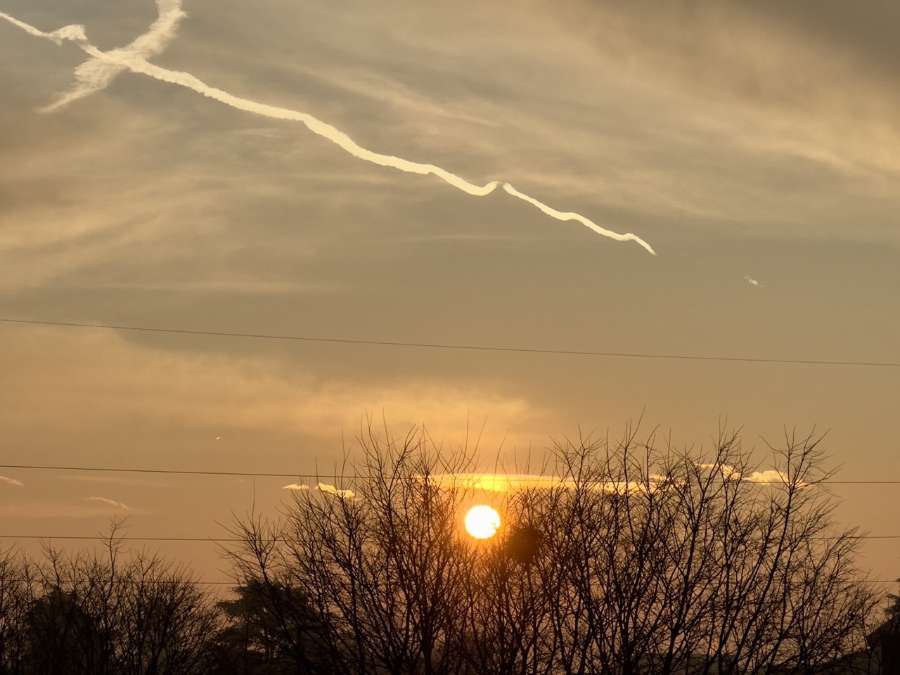 Солнечная активность упала до нуля впервые за два года после рекордных вспышек в феврале После мощных радиационных штормов и серии сильных вспышек наступило затишье Индекс активности обнулился впервые с апреля 2024 Учёные Лаборатории солнечной астрономии считают это временным падением а не окончанием цикла naukaitochka