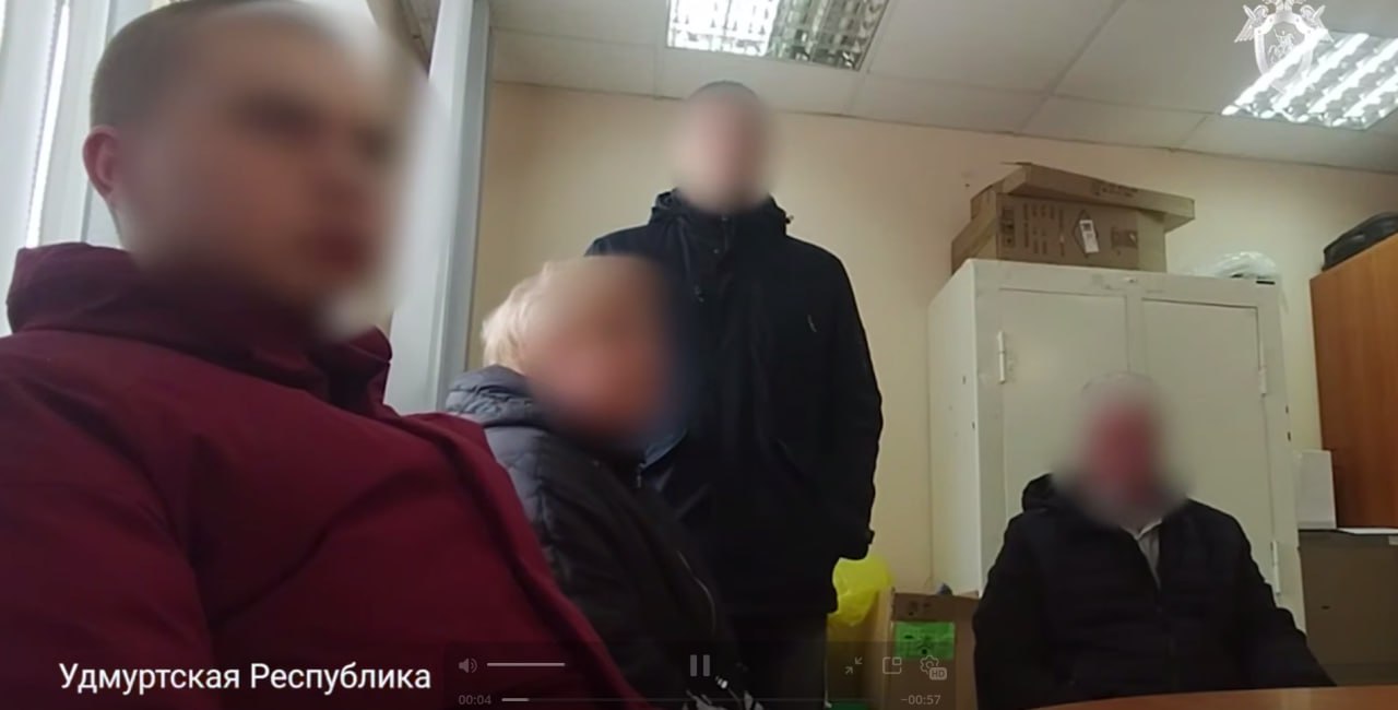  Призывы против цыган и евреев стали поводом для ареста ижевского подростка Индустриальный районный суд избрал меру пресечения 16-летнему подростку из Ижевска по делу о публикации экстремистских высказываний в Telegram, сообщает пресс-служба судейского сообщества Удмуртии. Молодой человек, как посчитал суд, в своих сообщениях в мессенджере побуждал к осуществлению насильственных действий в отношении цыган и евреев, а также поддерживал идеологию международного молодежного движения «Колумбайн» признанного террористической организацией с запретом деятельности на территории . В отношении подростка возбуждено уголовное дело по ч. 2 ст. 205.2, ч. 2 ст. 280 УК РФ. Суд отправил обвиняемого в СИЗО до 16 июня 2025 года. В сообщении отмечается, что это решение было обжаловано в Верховном суде Удмуртии, но оставлено без изменений. Фото: СК Удмуртии #Ижевск