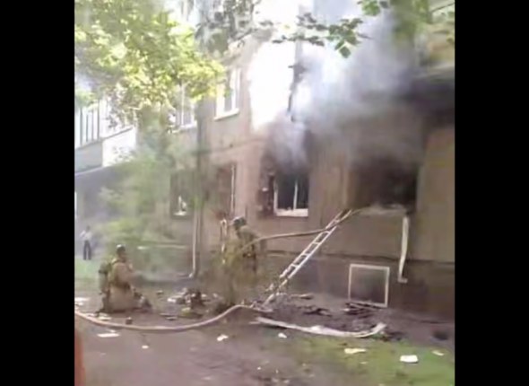 Два человека пострадало на пожаре в многоэтажке в Ангарске Огнеборцы спасли пять жильцов во время возгорания ВИДЕО Читать подробнее на сайте