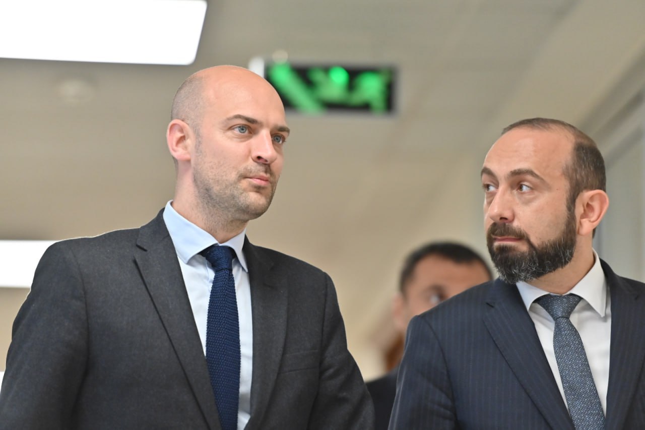Меморандум о намерениях подписали в Ереване главы МИД Армении и Франции в ходе первого визита в республику Жана-Ноэля Барро. Документ предусматривает более тесное сотрудничество между двумя ведомствами, включая углубление политического диалога и других процессов.