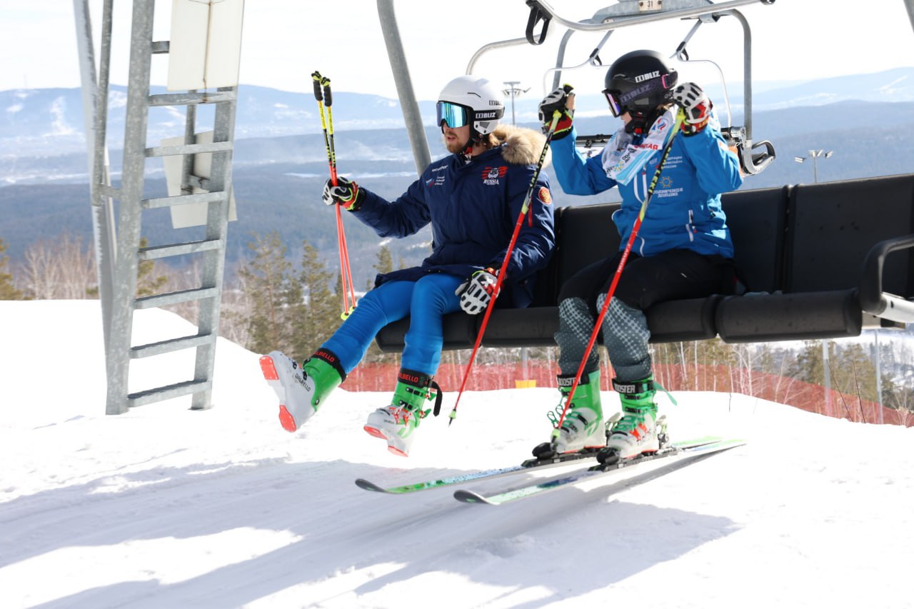 Популярность экологического туризма выросла в Челябинской области В Челябинской области наблюдается увеличение турпотока Только в высокий сезон с июля по сентябрь число организованных групп побывавших в регионе выросло на 14 по сравнению с тем же периодом 2024 года Популярность набирает экологический промышленный водный и спортивный туризм Отдых на Южном Урале постепенно превращается из сезонного в круглогодичный Какие факторы на это влияют проанализировали в декабрьском докладе Центробанка Эксперты связывают рост спроса с повышением транспортной доступности новыми гостиничными форматами и цифровизацией Из за роста популярности отдыха вблизи национальных парков и озер растет спрос на размещение в глэмпингах Зимой туристов привлекают местные горнолыжные курорты отмечается в докладе По мнению специалистов дальнейшее развитие туристической инфраструктуры подкрепляют инвестиции Подписаться на vecherchel   Голосовать за канал