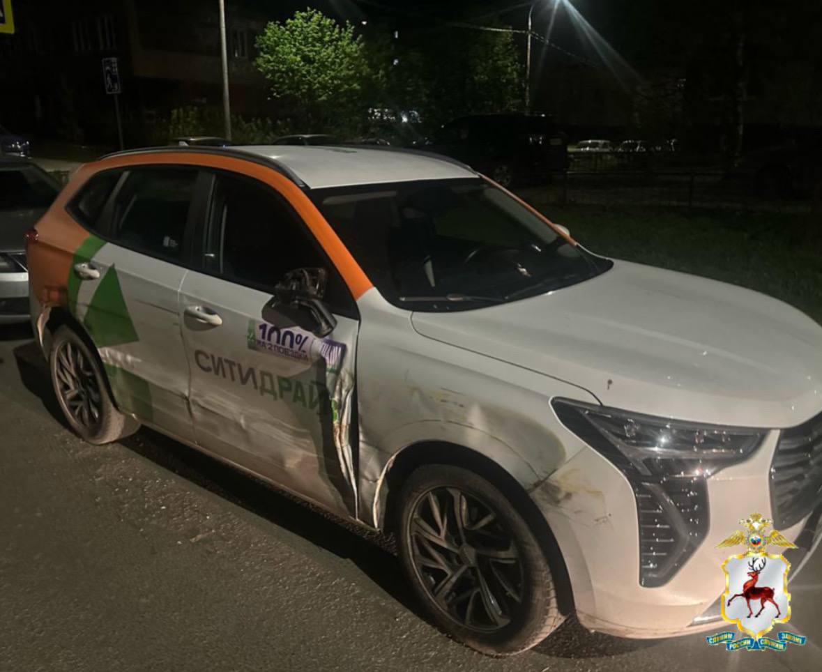 Пьяный автослесарь разбил несколько машин на служебном автобусе во время тестовой поездки. 25-летний механик сел за руль после ремонта, чтобы проверить качество работы. Инцидент произошел ночью 25 апреля. Нарушитель протаранил припаркованные «Фольксваген», «Хендай», «Киа», «ВАЗ» и «Хавал». В результате ДТП никто не пострадал. Сотрудники ГАИ задержали мужчину и составили на него административный протокол за вождение в нетрезвом виде. Фото: пресс-служба МВД по Нижегородской области