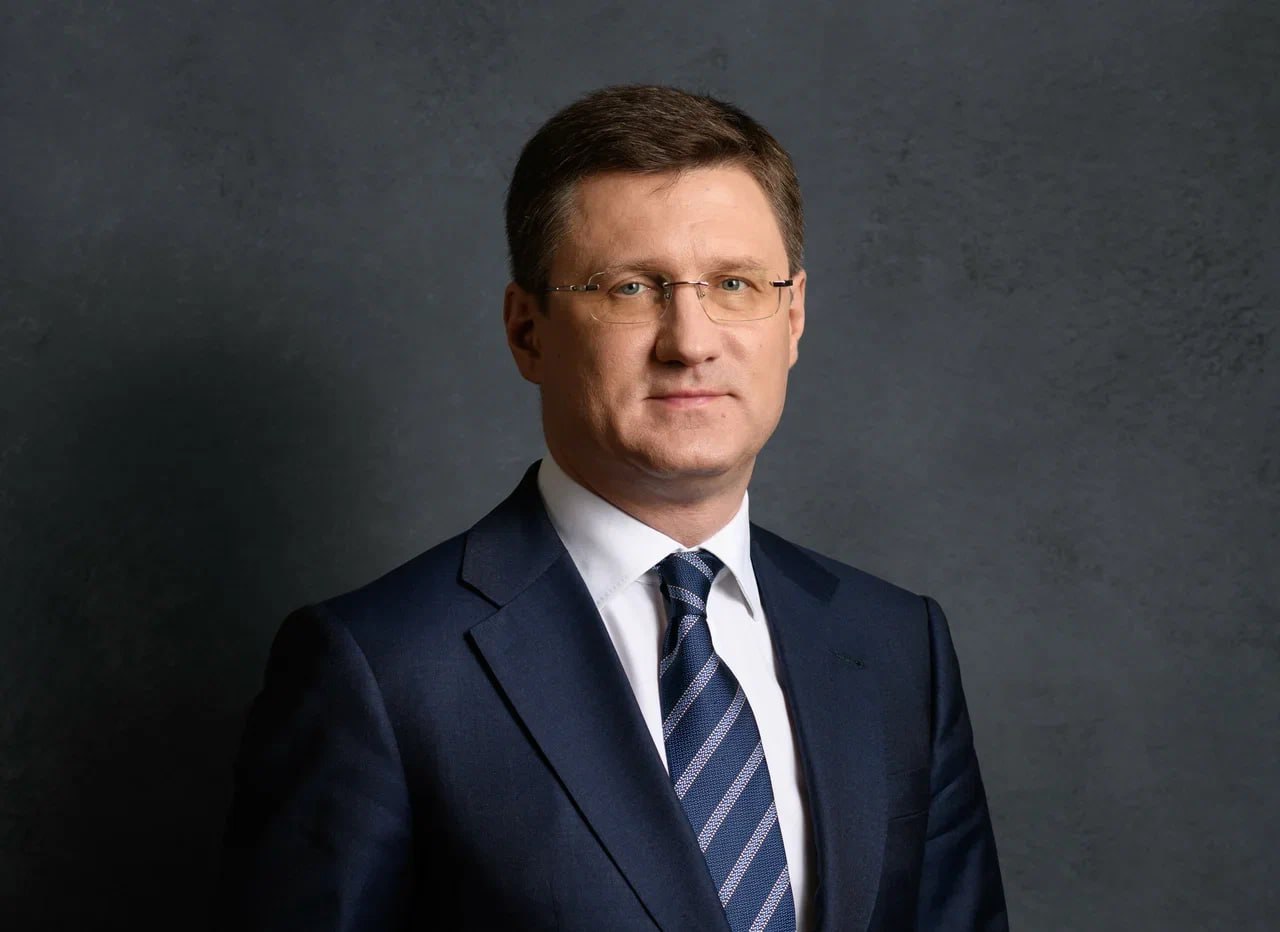 Александр Новак поздравил работников и ветеранов атомной отрасли с 80 летием атомной промышленности России Атомная отрасль на протяжении восьми десятилетий по праву считается гордостью отечественной науки и инженерной мысли Благодаря труду опыту и преданности профессии тех кто двигает вперед это направление сформирован надежный фундамент для обеспечения энергетической безопасности суверенитета и устойчивого развития нашей страны Сегодня атомная сфера это не только символ технологического лидерства России но и неиссякаемый источник вдохновения для ученых инженеров исследователей и новаторов Российская атомная отрасль продолжает уверенно развиваться реализует масштабные проекты в разных уголках мира внедряет передовые технологии укрепляет позиции нашей страны на международной арене И в этом неоценимая заслуга каждого из вас ветеранов действующих специалистов молодых сотрудников только делающих первые шаги в этой сфере Примите искренние слова благодарности за ваш труд верность принципам и самоотверженность в деле развития отечественной атомной промышленности Подписаться на Правительство России в Telegram Читать нас в MAX