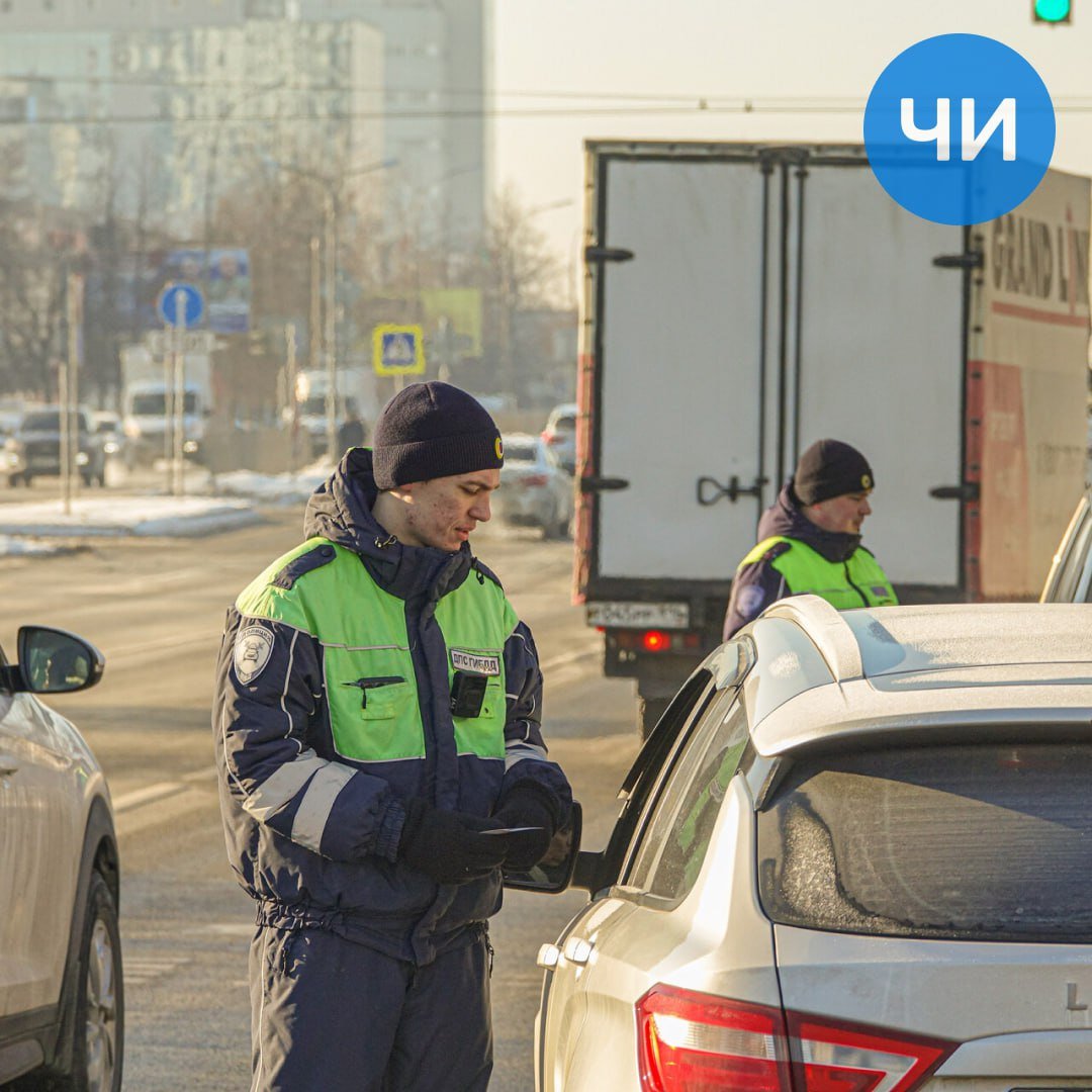 В Татарстане Госавтоинспекция возьмет на контроль водителей-мигрантов  В Татарстане стартовало профилактическое мероприятие «Иностранный водитель». Об этом сообщила Госавтоинспекция РТ.   В ходе мероприятия будут проверять транспортные средства, осуществляющие международные грузовые и пассажирские перевозки, с целью выявления фактов незаконного нахождения на территории РФ. Мигрантов будут проверять через реестр контролируемых лиц, который был запущен в текущем году.   Работодателям и работникам сферы услуг, в том числе образовательных, важно помнить, что прежде чем оказать услугу иностранному гражданину либо рассмотреть вопрос о его трудоустройстве, необходимо ознакомиться с информацией о заказчике или потенциальном работнике. За оказание услуг людям, включенным в реестр контролируемых лиц, предусмотрено административное наказание.  Профилактическое мероприятие будет проводиться в Татарстане по 13 марта включительно.