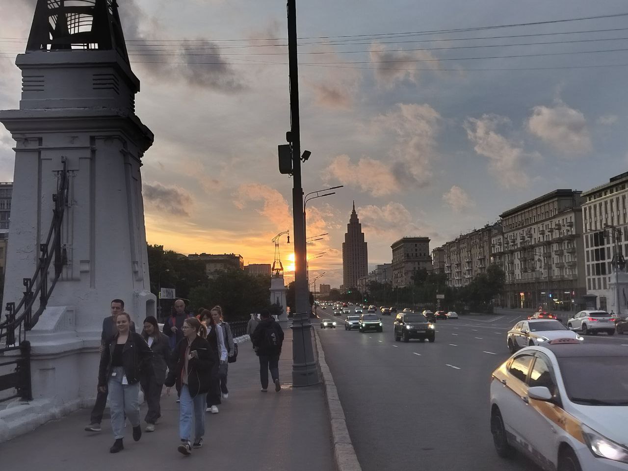 #cre_news Бывший ТЦ в «Видное парке» станет складом  Логистическая компания «Терминал» купила у «Ле Монлид»  бывшая «Леруа Мерлен»  недостроенный ТЦ в «Видное парке» для переоборудования в склад.  Подробнее: