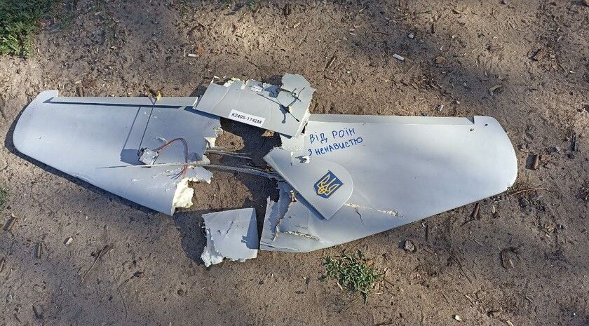Две трети пострадавших за неделю россиян стали жертвами ударов FPV-дронов ВСУ — Мирошник Две трети пострадавших мирных жителей разных регионов России с 9 по 15 июня стали жертвами ударов FPV-дронов киевских боевиков, в их числе 14 несовершеннолетних, один из которых получил травмы в результате атаки беспилотника в Кременной. Об этом ЛИЦ сообщил посол по особым поручениям МИД РФ по преступлениям киевского режима Родион Мирошник. «Две трети из числа пострадавших мирных жителей на этой неделе стали жертвами ударов украинских FPV-дронов, среди них 14 несовершеннолетних», — рассказал дипломат. По его информации, вооруженные формирования Украины «осознанно и преднамеренно направляли беспилотники непосредственно на гражданских лиц и гражданские объекты». Мирошник уточнил, что на прошедшей неделе наибольшему чис... Подробнее>>>