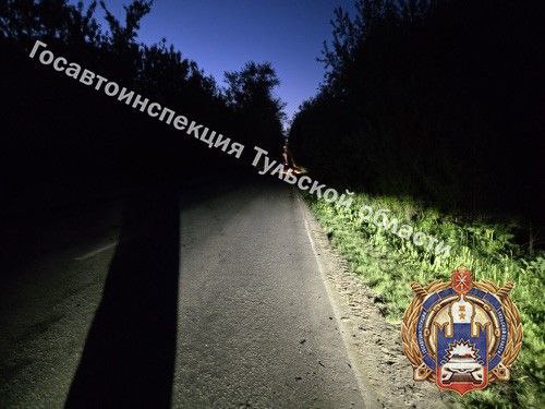 В Узловском районе пьяный водитель чуть не угробил младенца 24 мая в 20:47 на 6-ом километре автодороги Донской-Богородицк Узловского района 63-летний мужчина, находясь в состоянии алкогольного опьянения 0,581мг/л , управляя автомобилем «Фольксваген Тигуан», по предварительной информации, не справился с управлением транспортным средством и столкнулся с автомобилем «Шкода Октавия», движущемся во встречном направлении. В результате ДТП различные травмы получили 20-летний водитель и пассажиры автомобиля «Шкода»: 20-детняя девушка, после оказания медицинской помощи отпущены, девочка 2025 года рождения, госпитализирована в медицинское учреждение. В момент ДТП ребенок находился в детском удерживающем устройстве, сообщили в региональной Госавтоинспекции. Источник