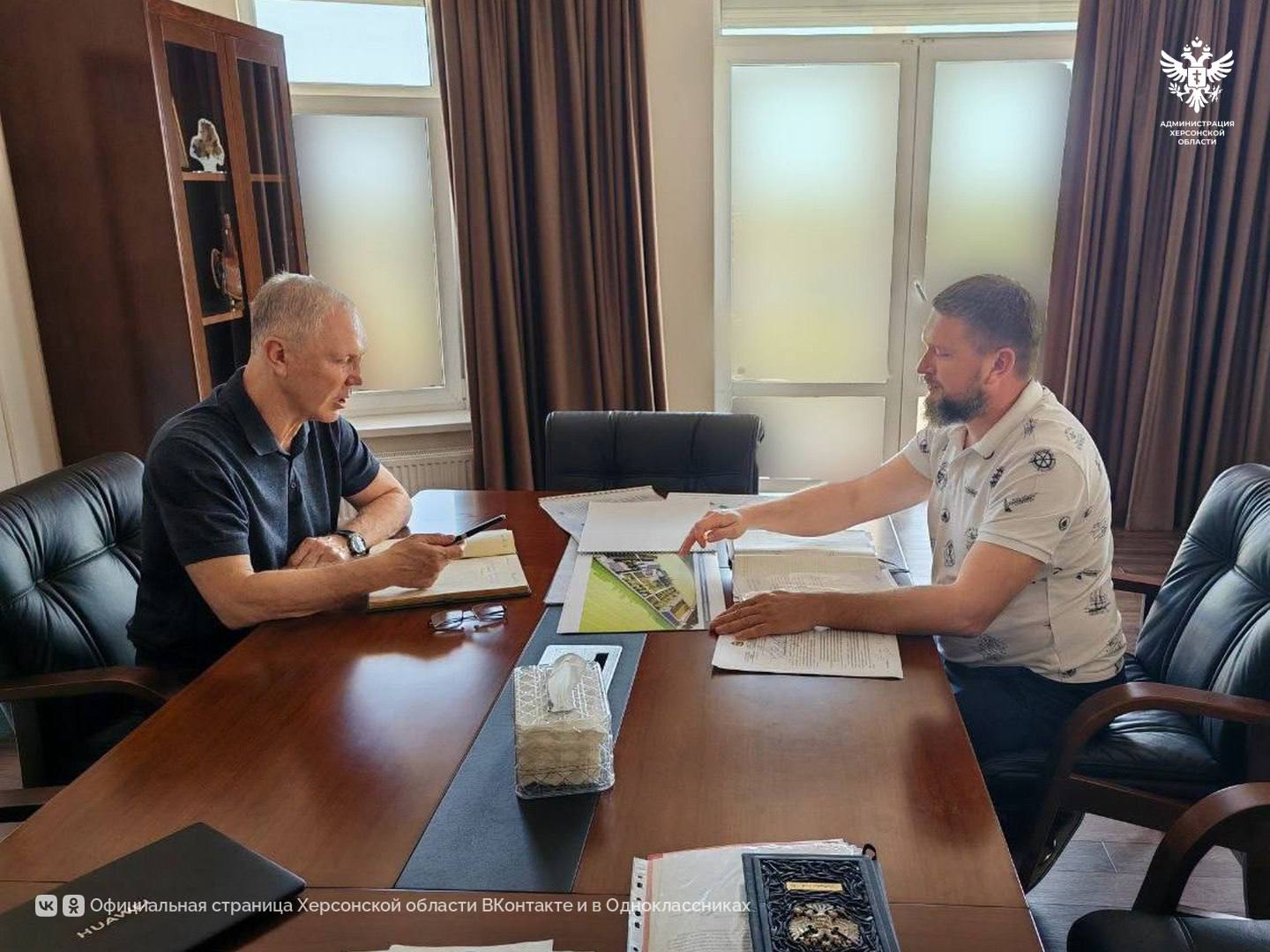 Владимир Сальдо поручил ускорить возведение реабилитационного центра для участников СВО и их семей Губернатор Херсонской области провел рабочую встречу с министром туризма региона Сергеем Запускаловым. Владимир Сальдо отметил, что центр станет не только местом для восстановления здоровья героев, но и центром патриотических маршрутов. «Кроме того, поддержал идею создания регионального проектного офиса, который займется подготовкой кадров для туристической отрасли. У нас туризм становится делом государственной важности», — заявил глава региона. Также на встрече отдельно обсудили участие Русского географического общества в развитии молодежного туризма в регионе. Сайт ВК ОК #Администрация_Херсонская_область
