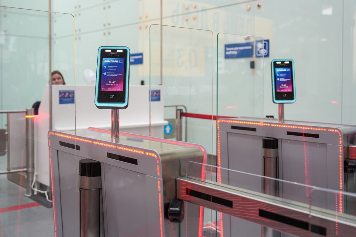 Правительство России запланировало провести эксперимент по посадке на самолёт по биометрии Сроки с 1 июня 2026 года по 1 декабря 2027 года места петербургский аэропорт Пулково и московский Шереметьево Сервис в рамках эксперимента будет доступен пассажирам внутренних рейсов vc ru travel 2674183