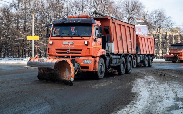 В Челябинске на дежурство выведут зимнюю технику   Подрядчики готовы встретить первые заморозки во всеоружии.