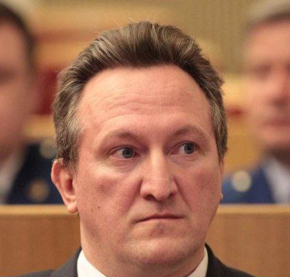 Стой, кто уйдет!? Решением Государственного собрания - Курултая Башкирии председатель Контрольно-счетной палаты РБ Константин Шагимуратов освобожден от занимаемой должности по собственному желанию. Соответствующее постановление подписал спикер башкирского парламента Константин Толкачев. Фигура для башкирской элиты знаковая. Один из самых близких соратников Радия Хабирова покинул должность руководителя КСП, контрольного органа региона, главная функция которого контроль за исполнением бюджета, законностью использования средств, управлением имуществом, которое находится в собственности субъекта, ну и в общем еще куча полномочий. Поскольку у ряда силовых органов есть серьезные вопросы к финансовым тратам бюджета региона, по всему видимому, даже Шагимуратов решил «шагнуть» в никуда...От греха подальше. А то вопросы после могут задать...Вот тут пропало, а почему ты не увидел?