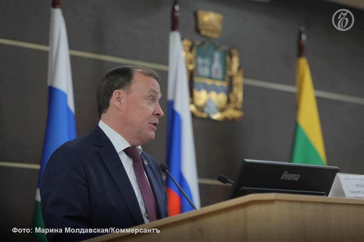 Депутаты Екатеринбургской гордумы проголосовали за Алексея Орлова и избрали его мэром Это будет его второй срок на посту главы уральской столицы Голосование проходило в открытом режиме В первом туре за Екатерину Есину проголосовали 1 депутат за 1 против остальные 32 депутата воздержались За Юлию Лаврикову 2 депутата поддержали ее кандидатуру 0 против 31 депутат воздержался 1 депутат не голосовал За Алексея Орлова 32 депутата проголосовали за него 0 против 1 депутат воздержался 1 депутат не голосовал Во втором туре за Юлию Лаврикову проголосовали 0 депутатов против 2 остальные воздержались За Алексея Орлова проголосовали 33 депутата 1 депутат воздержался от голосования Подписывайтесь на Ъ Урал