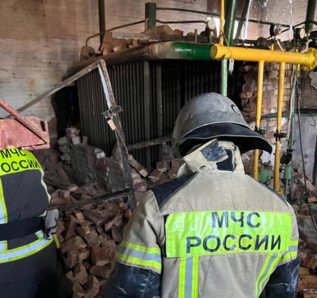 Взрыв бытового газа в Махачкале  Инцидент произошел во дворе многоквартирного дома по адр.: ул. М. Гаджиева, 204 «а». Как сообщают в пресс-службе МЧС Дагестана, газ вспыхнул в строящейся котельной. Пострадала женщина 1957 года рождения.    Больше новостей на нашем сайте:    Телеканал "Среда"   Написать нам