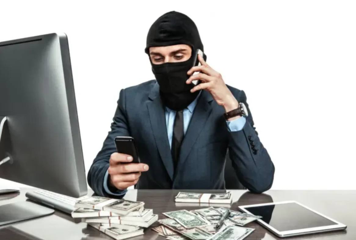 Пенсионер из Луганска потерял более 1,5 миллионов рублей, став жертвой аферистов 60-летний житель Артёмовского района откликнулся на предложение "ГазИнвест" инвестировать деньги. Получив сначала небольшую "прибыль", он продолжил переводить средства злоумышленникам, пока не лишился 1 671 400 рублей По факту мошенничества возбуждено уголовное дело и ведется расследование Вести. Луганск Подписаться Прислать новость